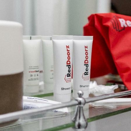 Reddoorz Plus @ Setiabudi Eight Jakarta Exteriör bild
