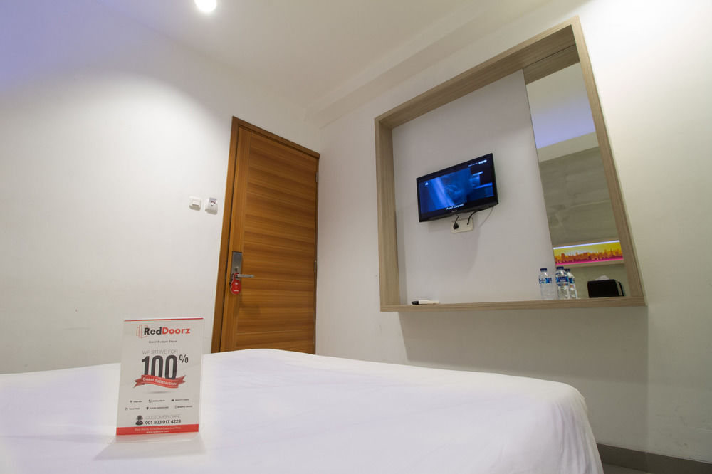 Reddoorz Plus @ Setiabudi Eight Jakarta Exteriör bild
