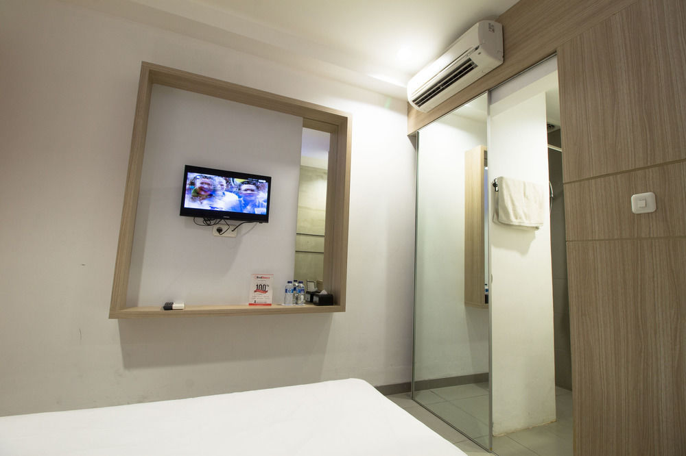 Reddoorz Plus @ Setiabudi Eight Jakarta Exteriör bild