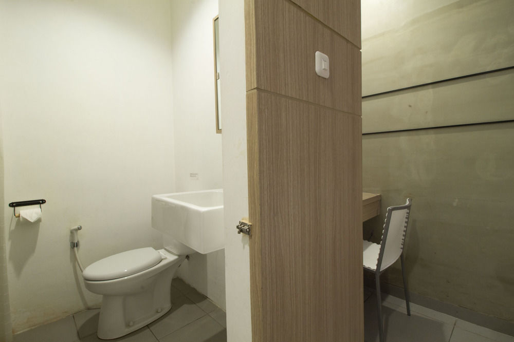 Reddoorz Plus @ Setiabudi Eight Jakarta Exteriör bild