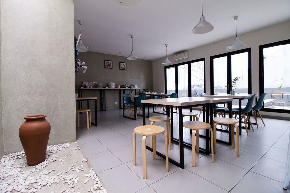 Reddoorz Plus @ Setiabudi Eight Jakarta Exteriör bild