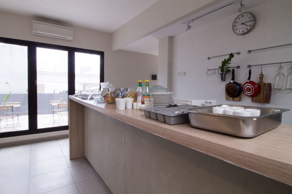 Reddoorz Plus @ Setiabudi Eight Jakarta Exteriör bild