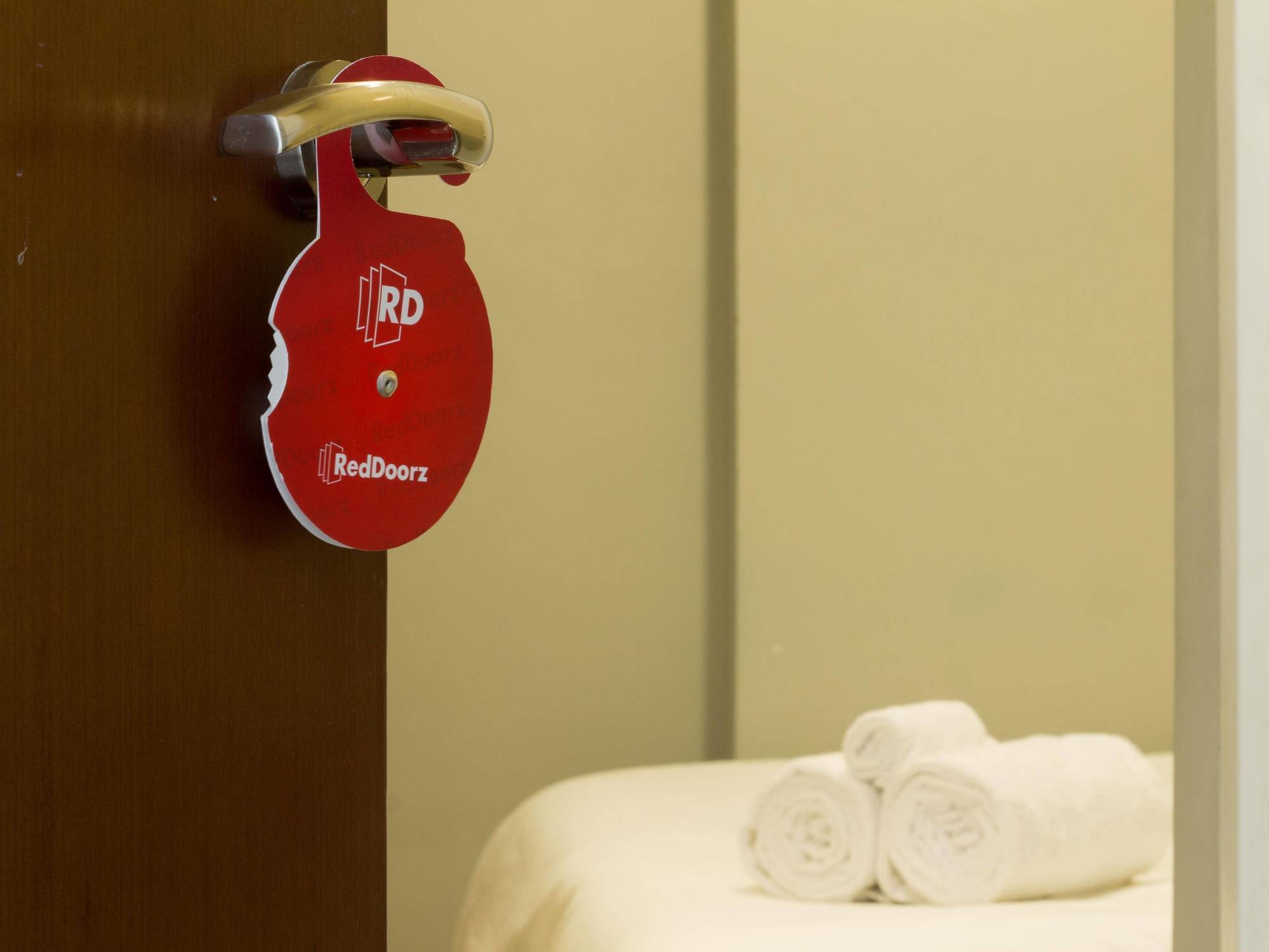 Reddoorz Plus @ Setiabudi Eight Jakarta Exteriör bild