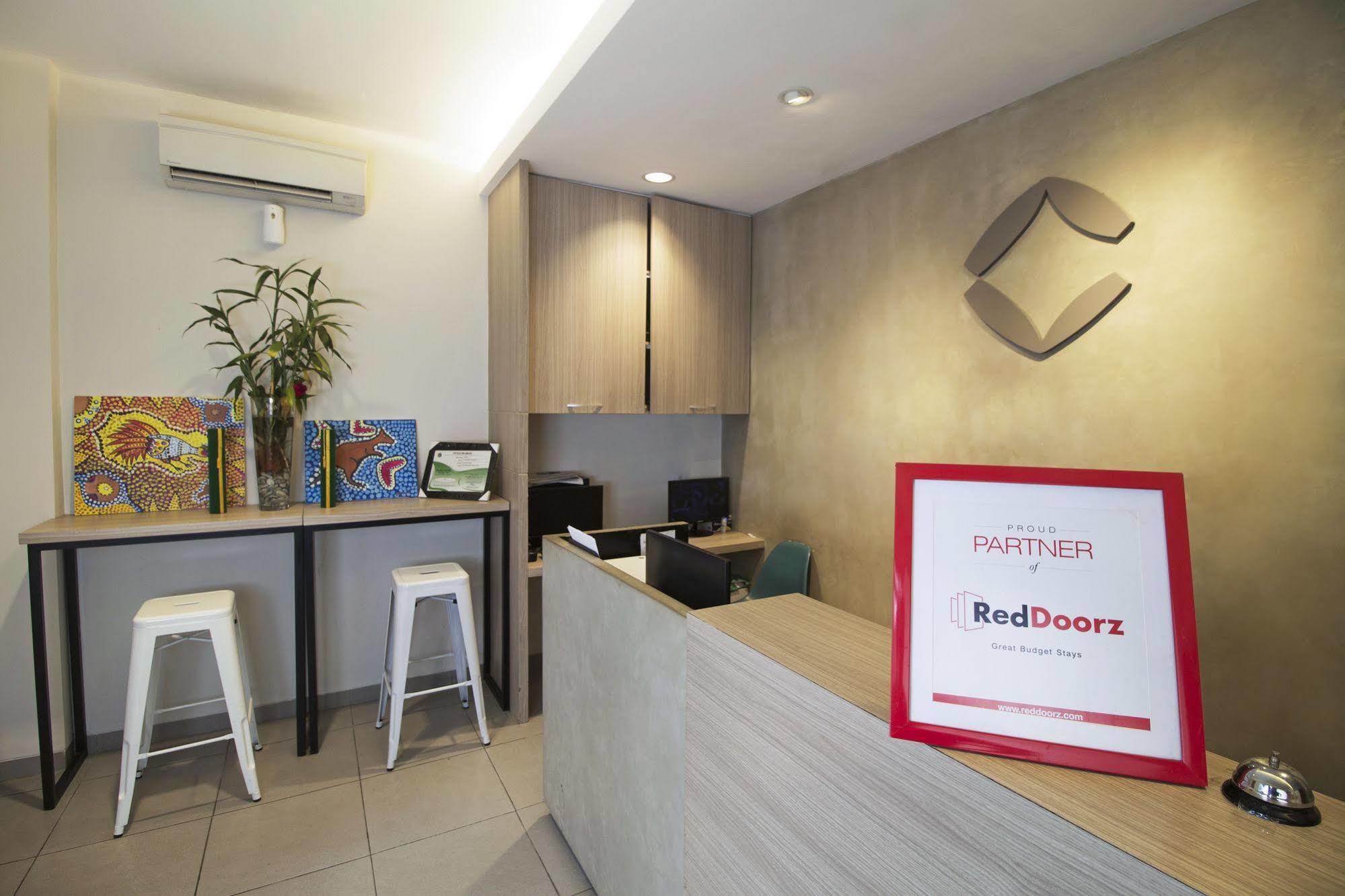 Reddoorz Plus @ Setiabudi Eight Jakarta Exteriör bild
