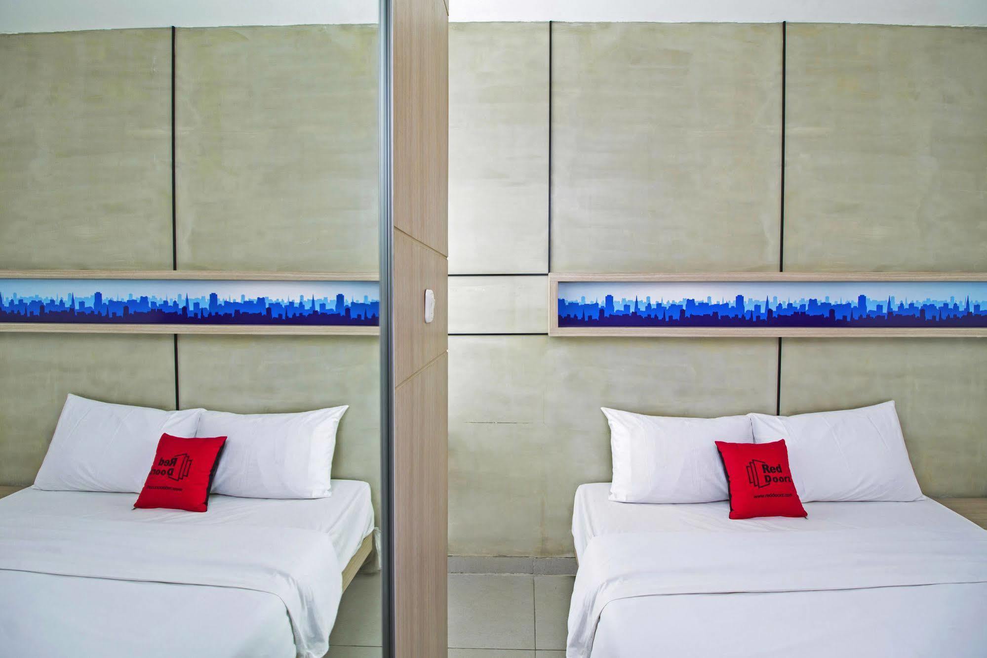 Reddoorz Plus @ Setiabudi Eight Jakarta Exteriör bild